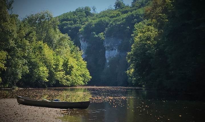Randonnée itinérante  2 jours en canoë rivière Vézère en Dordogne