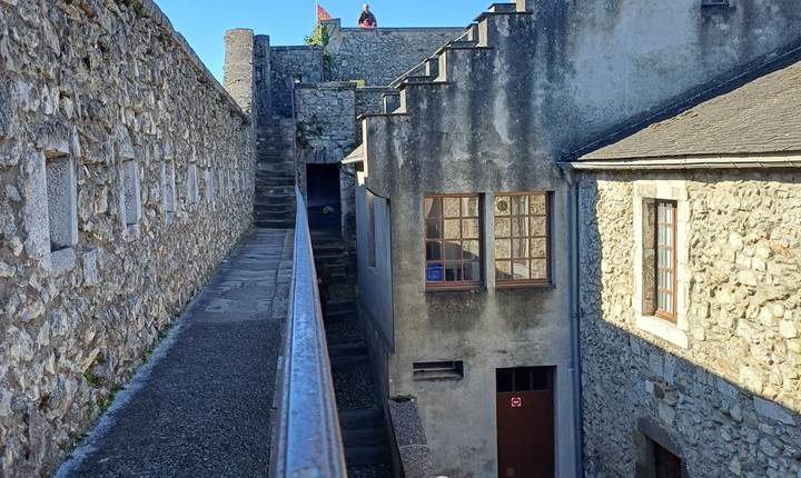 Le chemin de garde, château de Lourdes