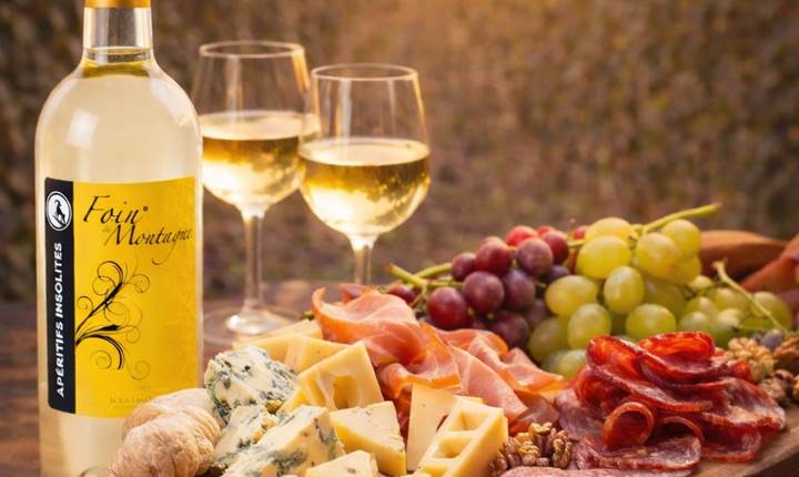 fromages charcuterie bouteille foin