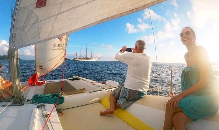 bateau-privatise-coucher-de-soleil-les-saintes