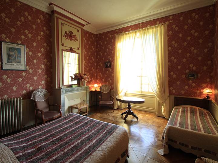 Delavier chambre avec  parquet  salle de bain privée vues sur jardin