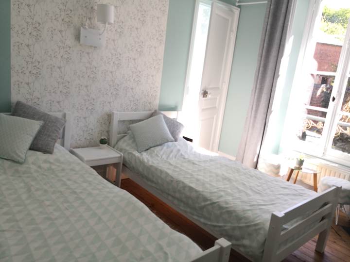 Maison Courbarien - chambre "Jade" avec 2 lits simples