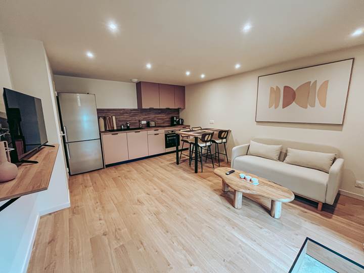 Salon maison 1 chambre Côte de Granit Rose Piscine