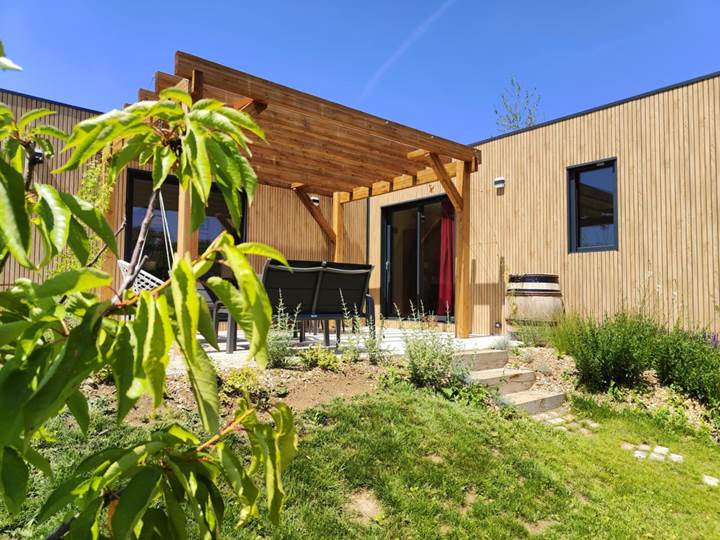 terrasse-du-gite-le-chardonnay-pour-un-repos-garanti