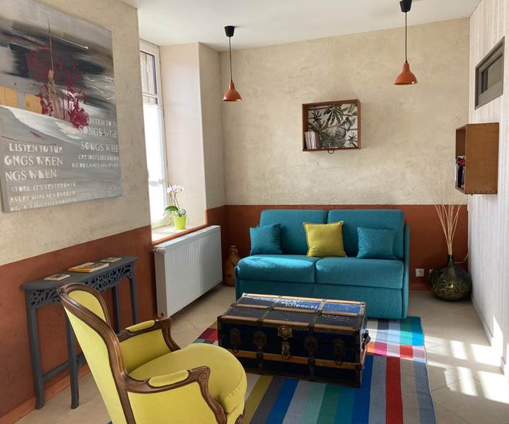 Chambre-d'hôte-Murier-lacourquinousrelie-salon_main room-presta