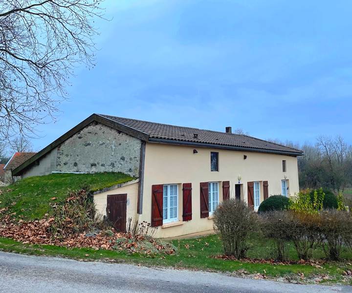 Le Gite : coté rue-presta