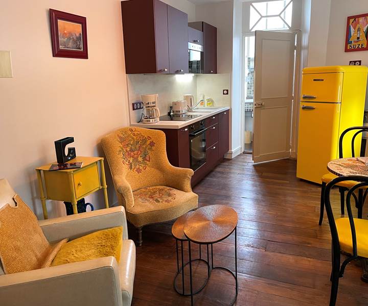 Pièce de vie donnant sur salle de bains-presta