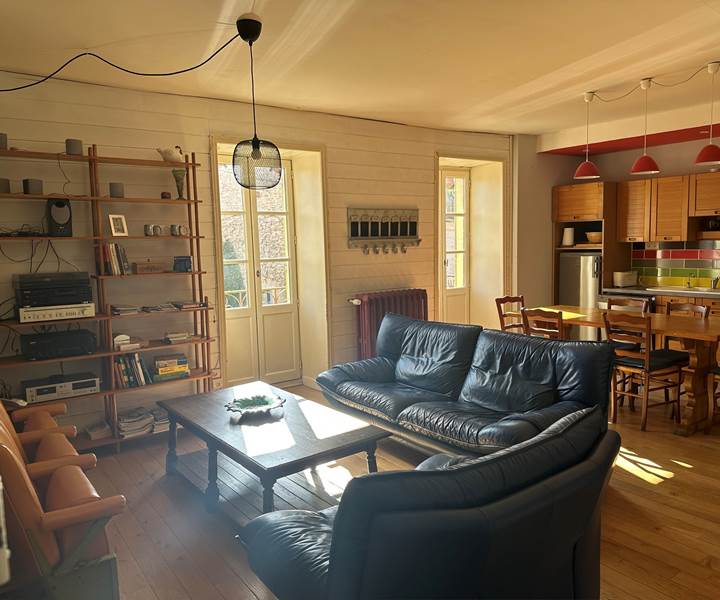 Gite-Etrigny-salon vue d'ensemble _main room-presta