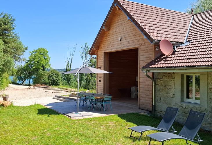 Terrasse équipée