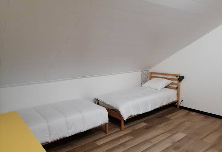 Chambre 3 en mezzanine au 2ème étage - Lit en 140x190 + 2x Lit en 90x200