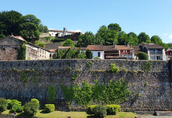 VUE REMPARTS ET CITADELLE DEPUIS APPARTEMENT