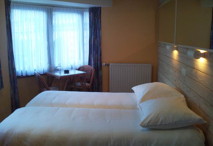 Vue panoramique de la chambre 21 Twin ou Double pour bien se rendre compte de sa description mais pas de sa dimension.  Ici la Chambre en TWIN ( 2 lits jumeaux ).