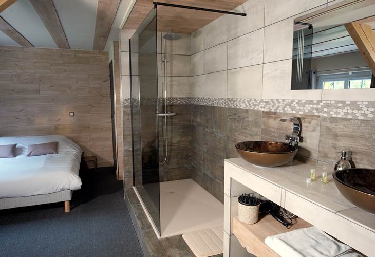 Vasque design et douche moderne