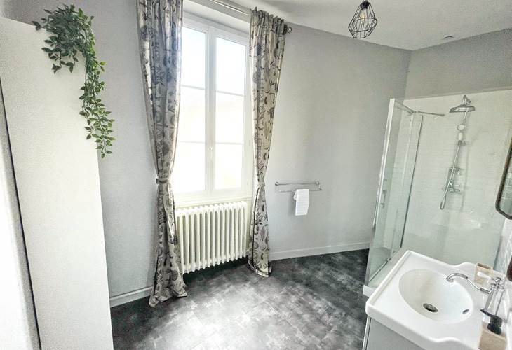 La Maison Voyage 41 - vue ensemble SDB - Chambre Jules Verne