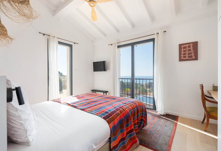 Vue mer méditerranée chambre rouge