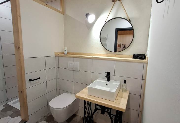 Salle de bain 3 - Douche + wc + lavabo