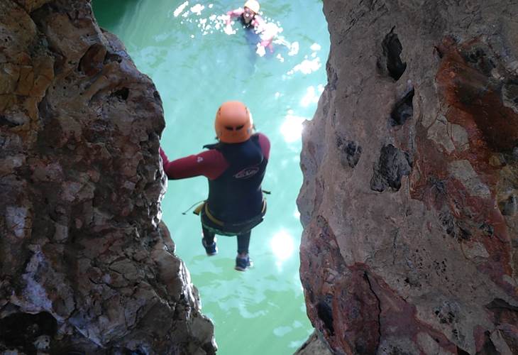 Saut technique en canyon