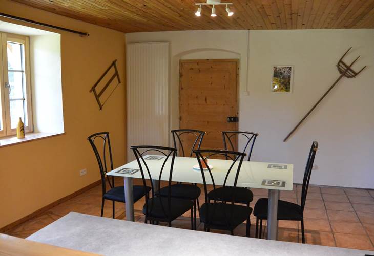 Gîte Tré le grenier - charmant gîte - Gîte le Grand - pour 6 personnes - coin repas