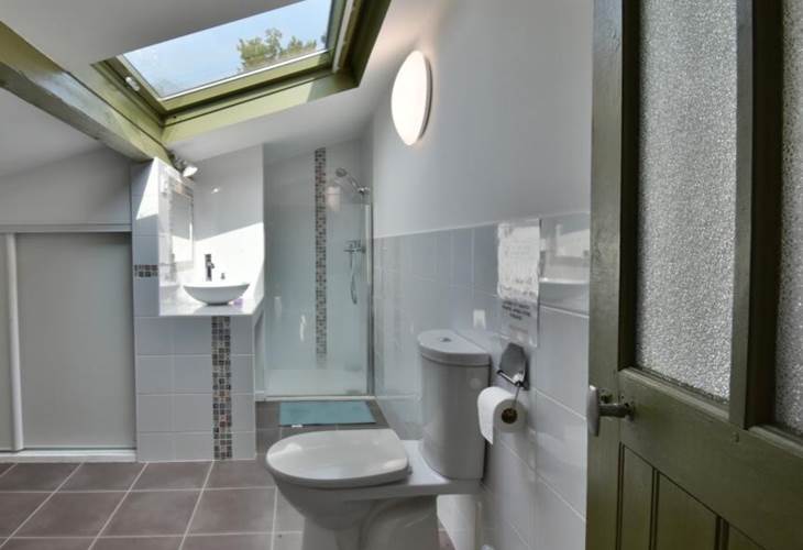 Salle de bain chambre verte