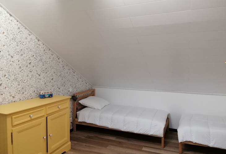 Chambre 3 en mezzanine au 2ème étage - Lit en 140x190 + 2x Lit en 90x200