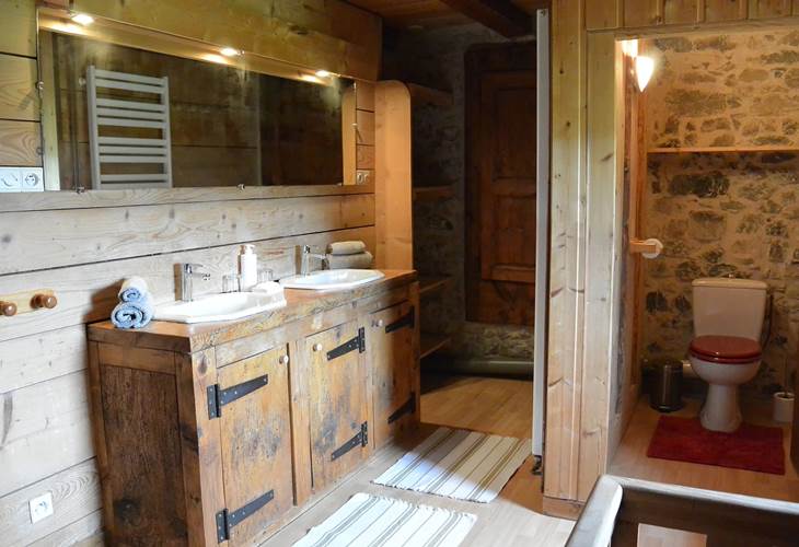 Gîte Tré le grenier - charmant gîte - Gîte le Grand - pour 6 personnes - salle de bain