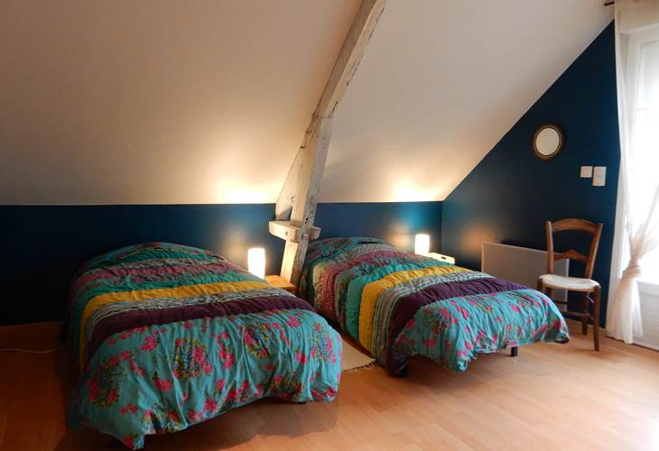 Chambre familiale du gîte Grande Ourse à Noailhac avec 4 couchages