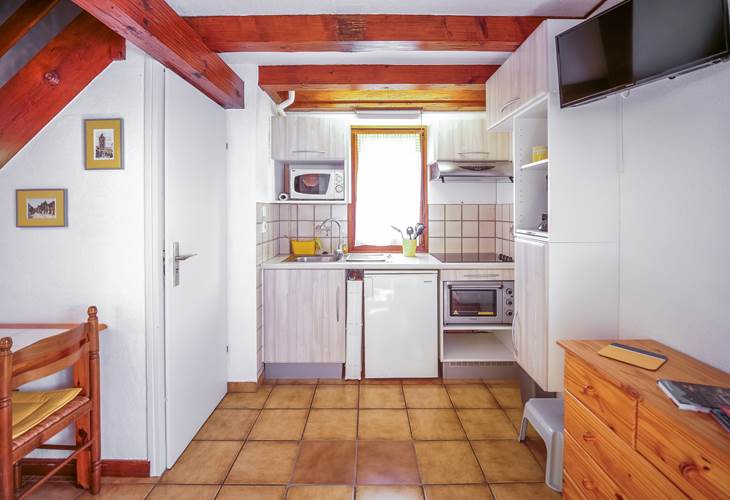 La cuisine au fond