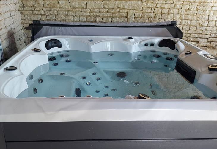 Nouveau Jacuzzi 05-2023