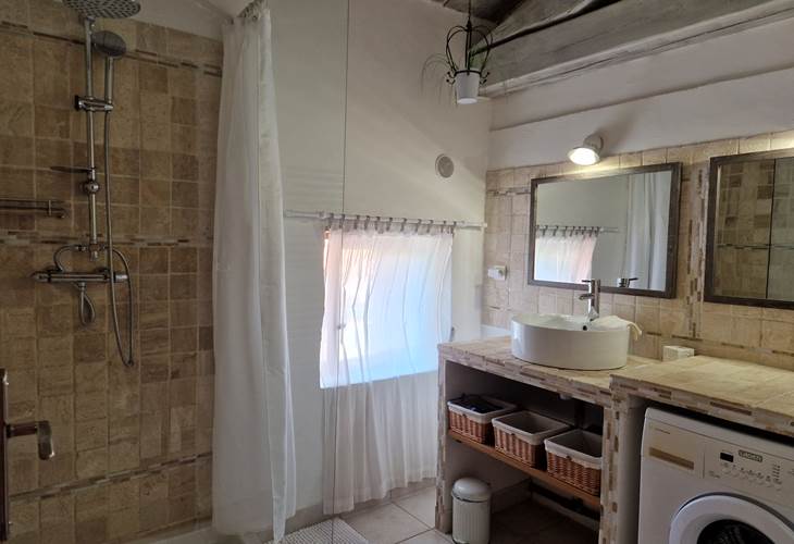 Salle de douche & travertin...