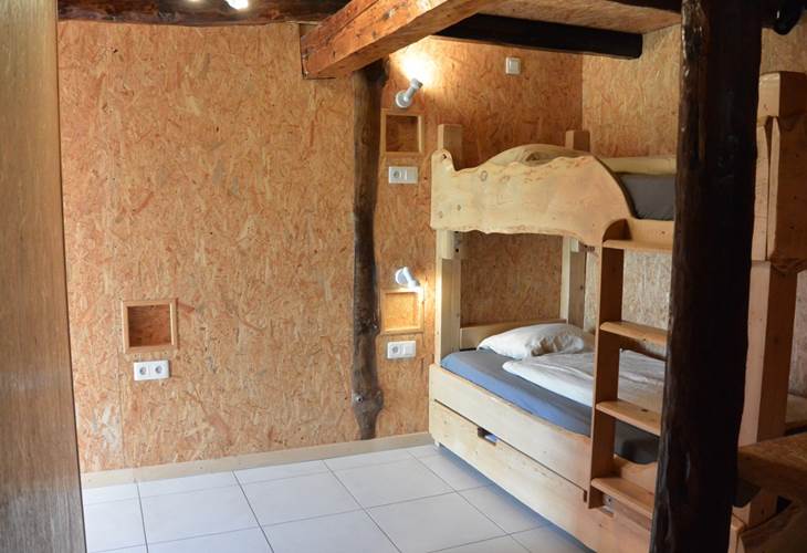 Gîte Tré le grenier - charmant gîte - Gîte le Bas - pour 5 personnes - chambre triple - lits superposés & lit tiroir