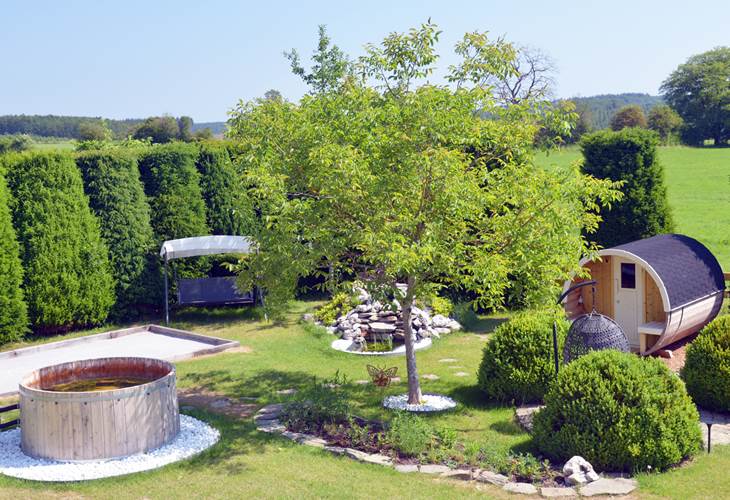 Insolites Chimay jardin pano