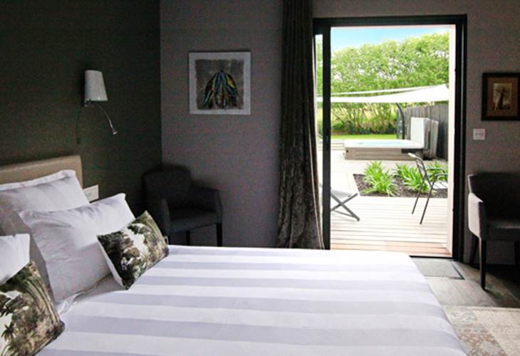 Chambre Cocoon équipée PMR avec Jacuzzi extérieur privatif