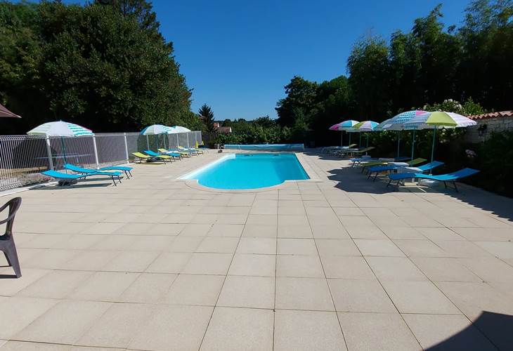 Piscine partagée aux 3 gites