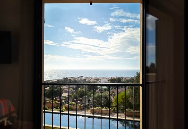 vue piscine chambre rouge