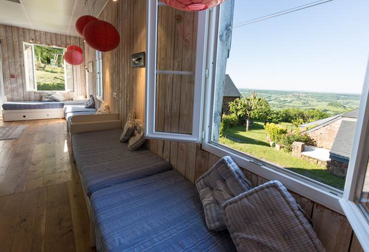 Intérieur de Casastelle et vue sur la vallée