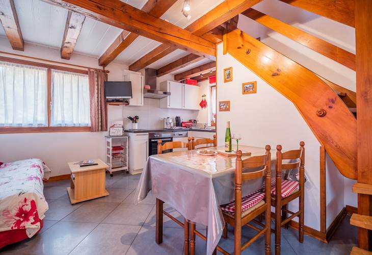 La pièce principale (coin salon, coin repas, cuisine)