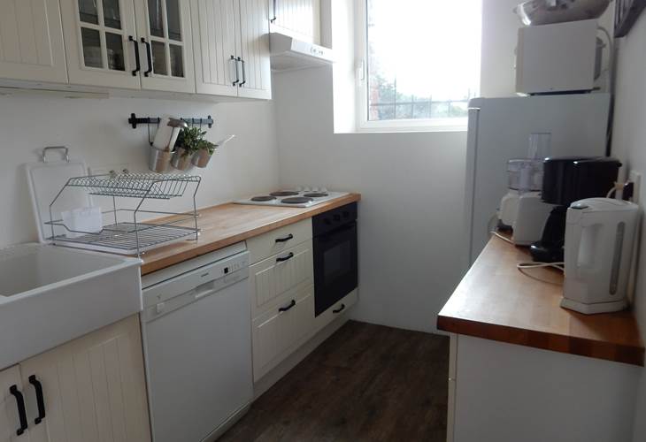 Cuisine équipée du gîte Grande Ourse à Noailhac pour séjours autonomes en Corrèze