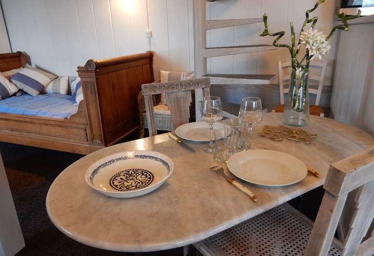 Intérieur de Cassiopée, pour un dîner aux chandelles
