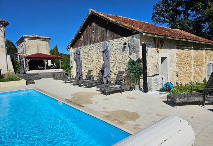 LB pool and over looking covered terrace