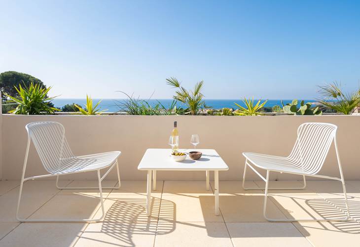 Espace terrasse vue mer chambre bleue