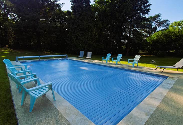 Domaine du Four - Piscine avec rideau de sécurité