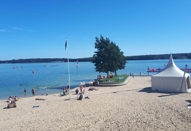 PLAGE EAU D'HEURE LACS A 150 m