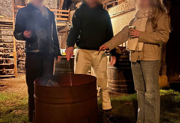 Rappel de notre héritage. Le feu protège, réunit, réchauffe, invite au rêve et cuit