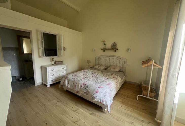 domaine des pierres blanches_petit gite_chambre