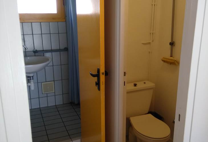 Vue sur salle d'eau & WC