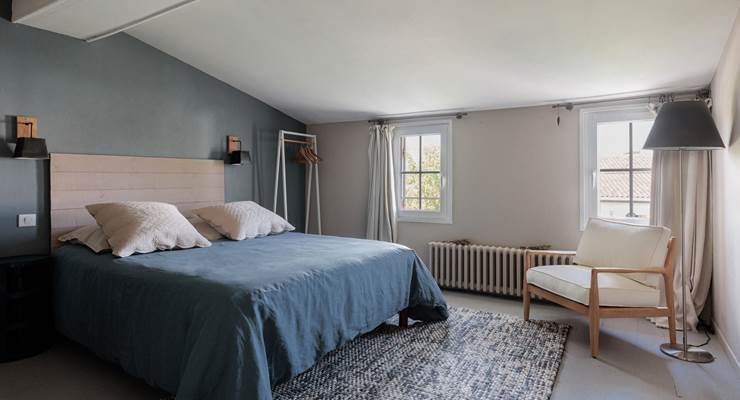 chambre spacieuse et lumineuse dans le bleu du ciel