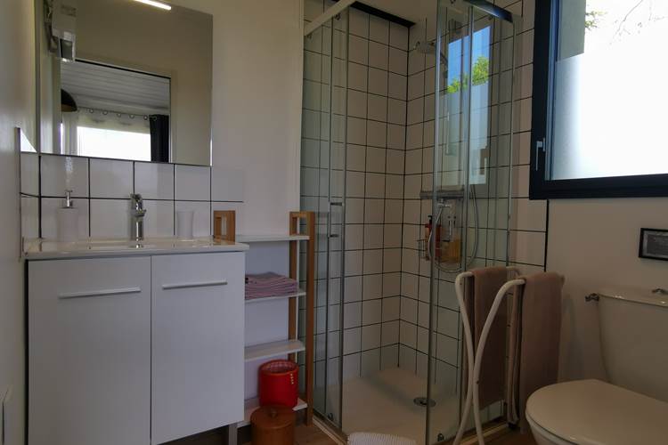 Salle d'eau et toilettes privatifs, chambre d'hôtes Chêne rouge, moulin de La Retardière
