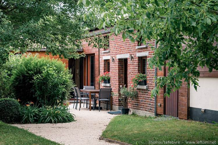 Façade du gîte en été