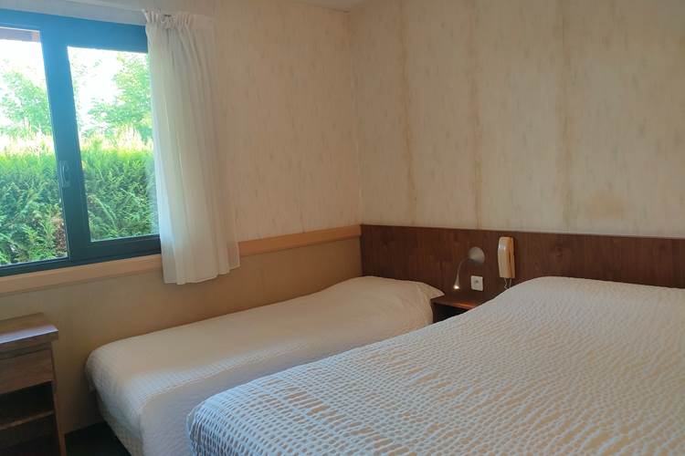 Chambre 2 Locaplage avec lit double et lit simple à Taussat
