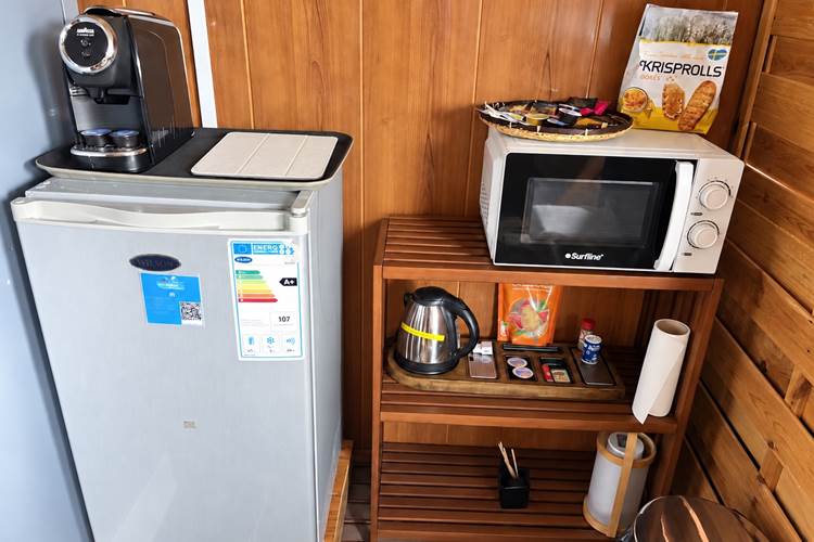 micro ondes et frigo bulle